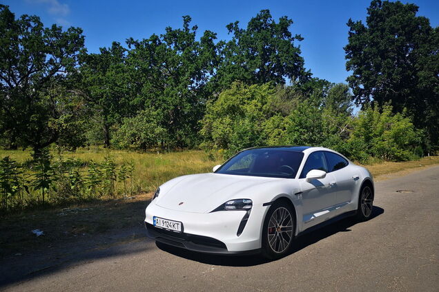 Електрична сила: тестуємо спорткар Porsche Taycan