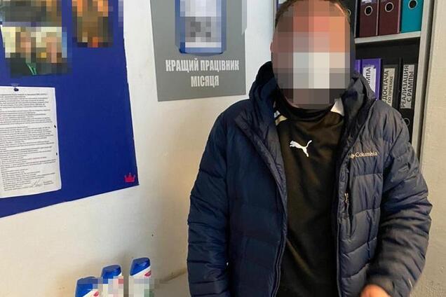 У Києві чоловік викрав із магазину шампуні проти лупи