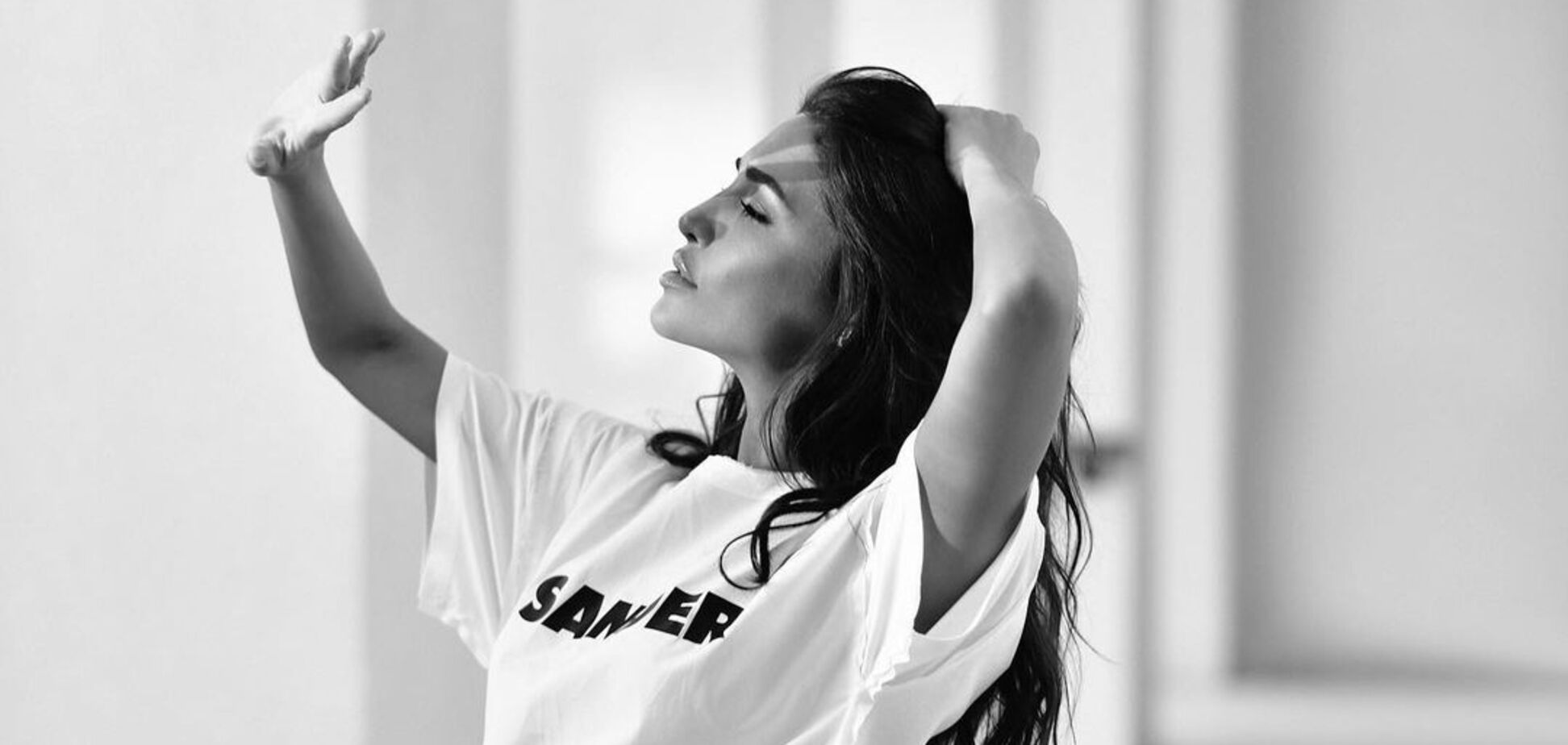 Санта Димопулос показала новое фото