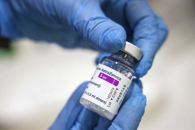 Названо симптоми утворення тромбів після вакцинації AstraZeneca – Daily Mail