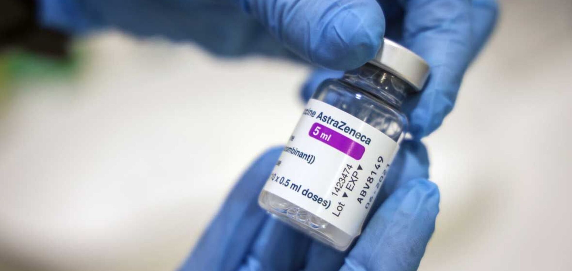 Названы симптомы образования тромбов после вакцинации AstraZeneca – Daily Mail