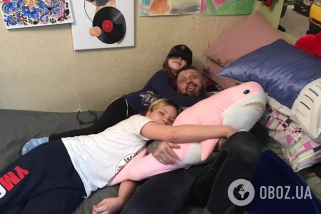 Мережу зворушило фото Антоненка з сім'єю після звільнення з СІЗО