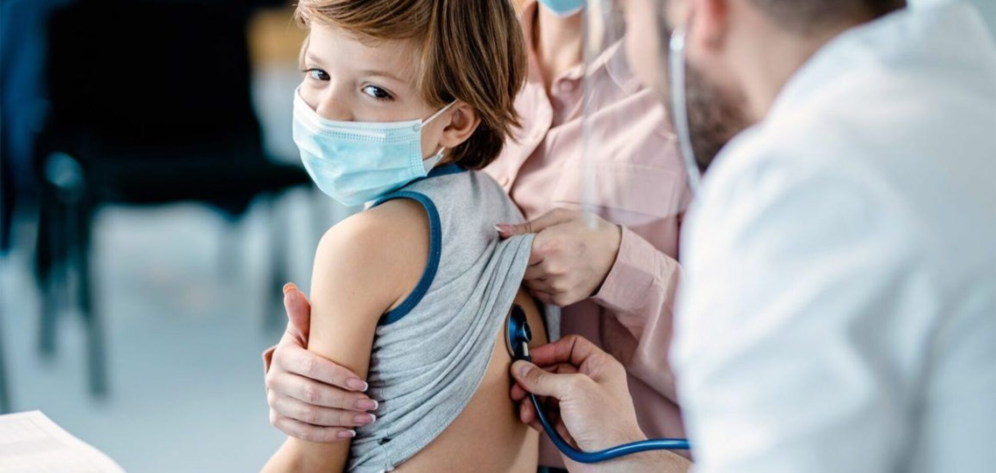 Діти і вакцина від COVID-19: наскільки безпечна і коли її отримати?