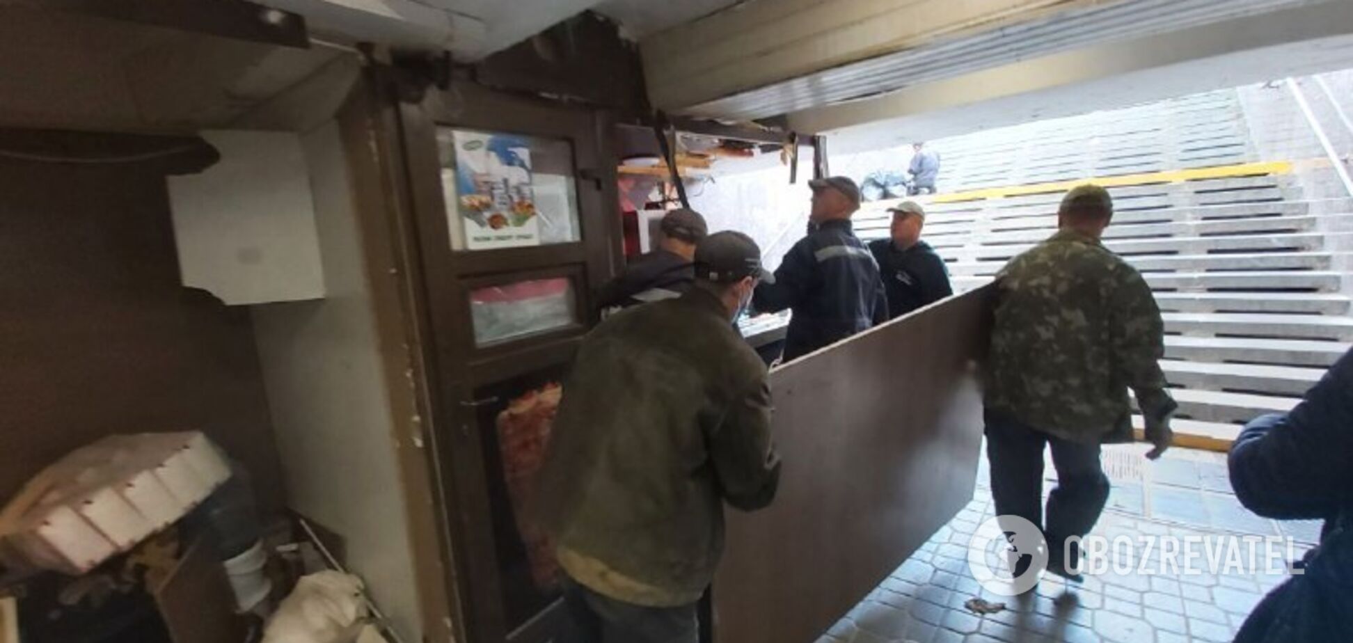У Києві від МАФів зачистили підземний перехід у центрі міста. Фото