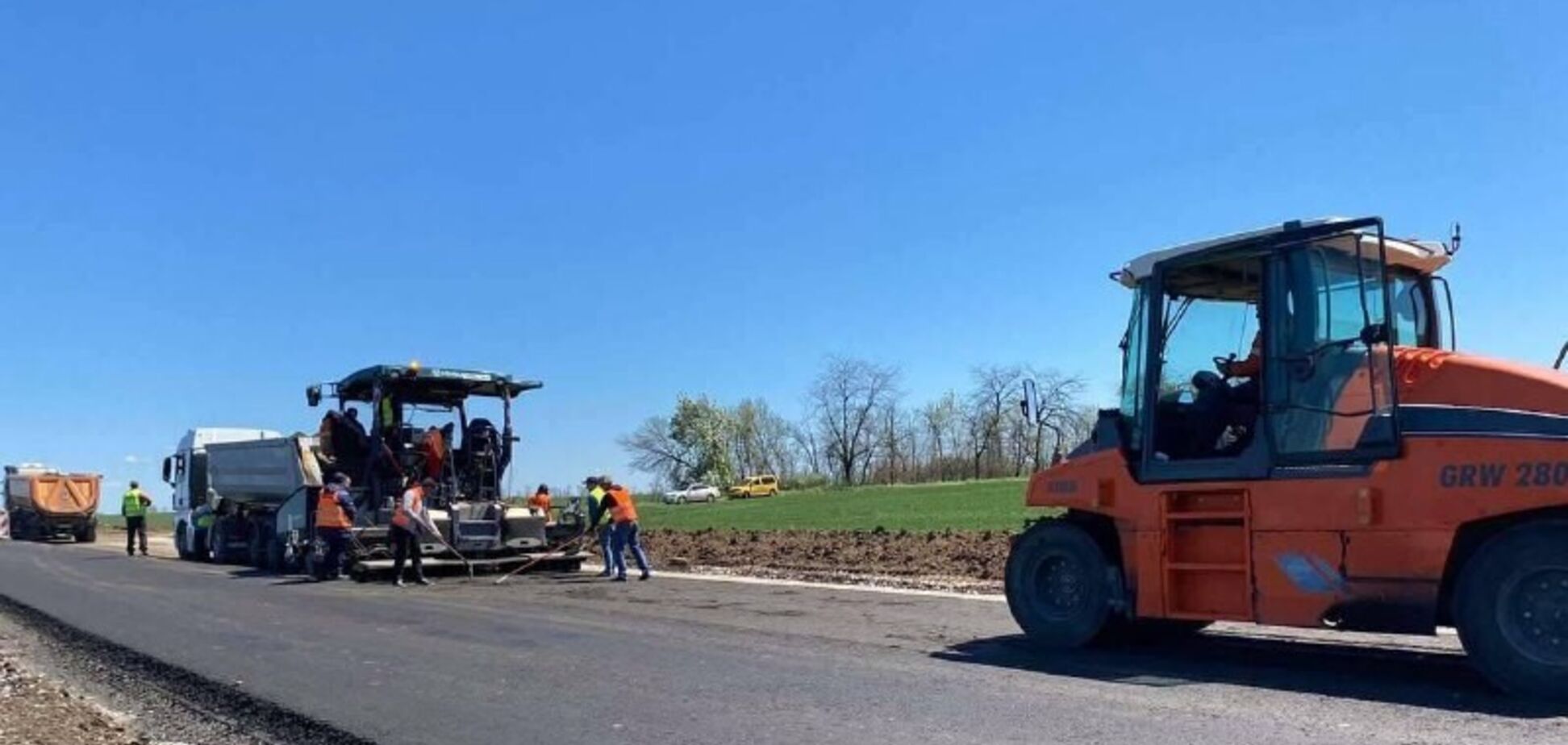 На трассе М-12 Стрый - Тернополь - Кропивницкий - Знаменка в праздничные дни не останавливались работы по программе 'Большая стройка'
