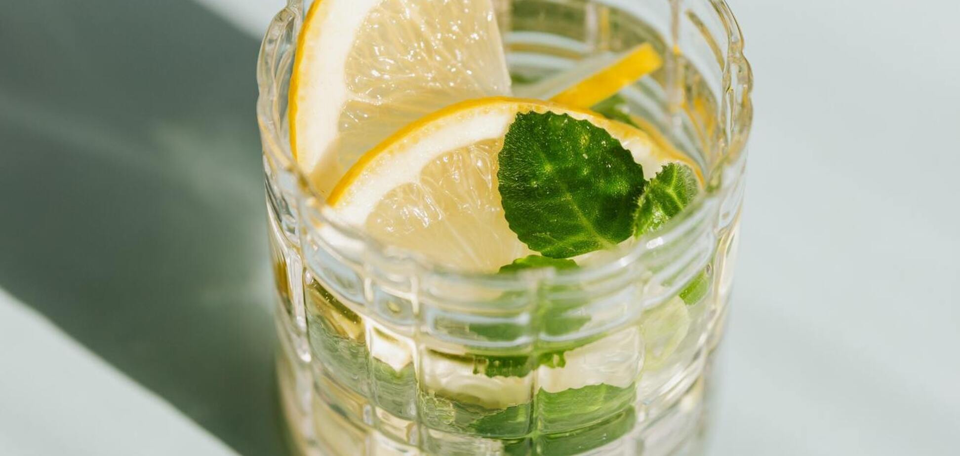 Зачем пить лимонную воду 