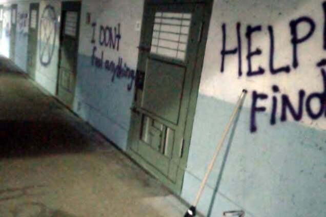 В Киеве вандалы осквернили арт-объект, посвященный политзаключенным Крыма. Фото