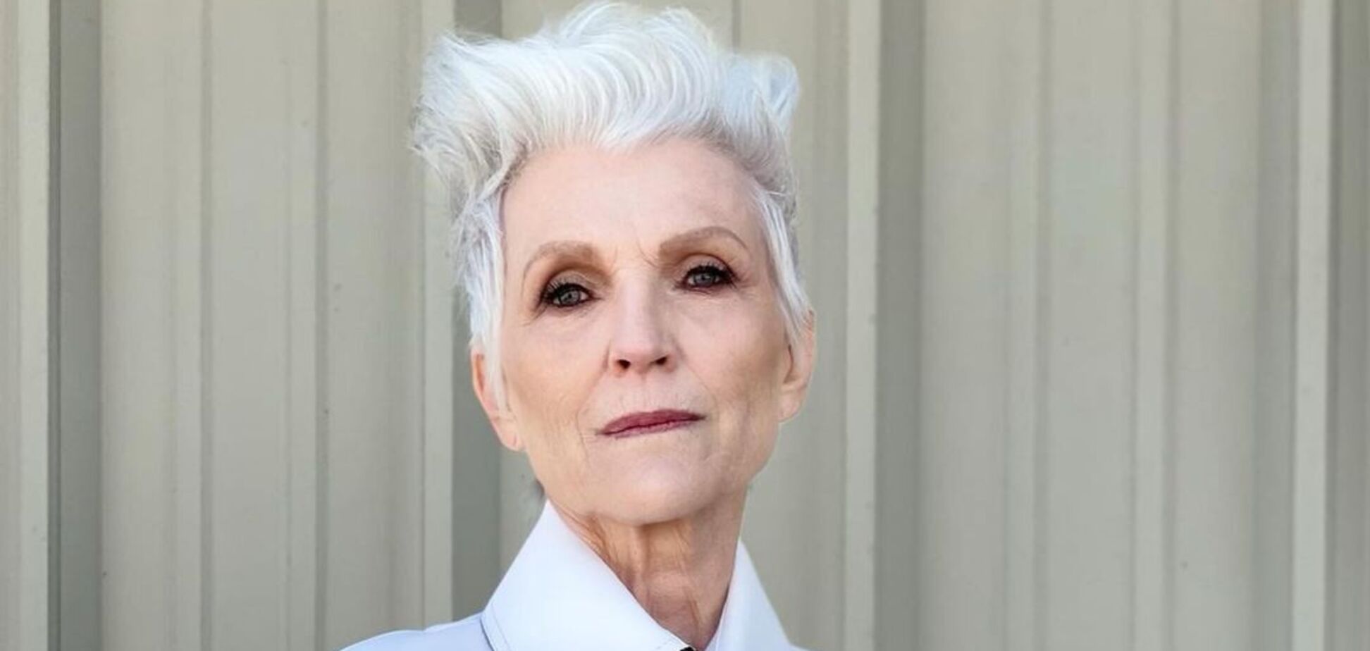 Мама Ілона Маска в елегантному вбранні прикрасила обкладинку модного глянцю