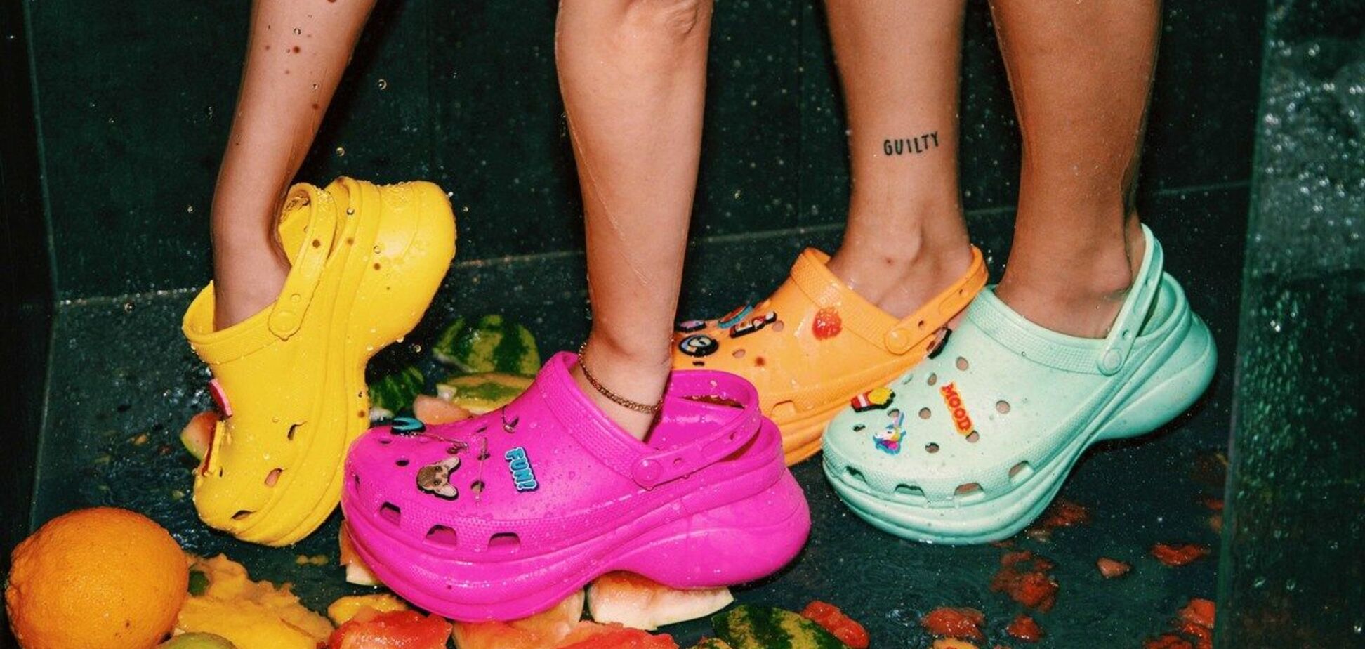 Кроксы – самая модная обувь лета 2021