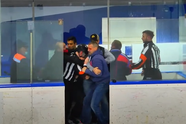 Драка на хоккее