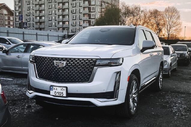 В Киеве заметили новейший роскошный внедорожник Cadillac