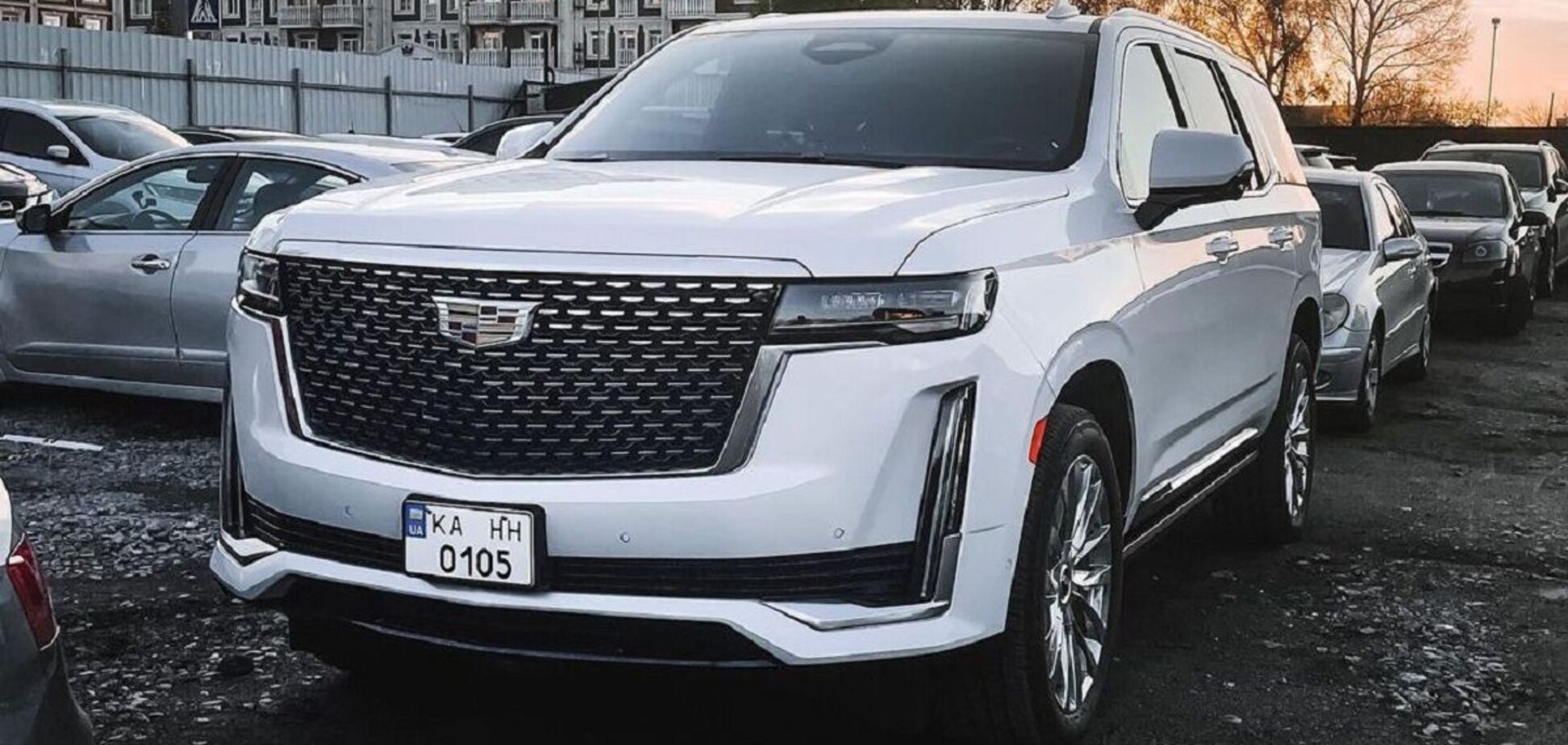 У Києві помітили новий розкішний позашляховик Cadillac