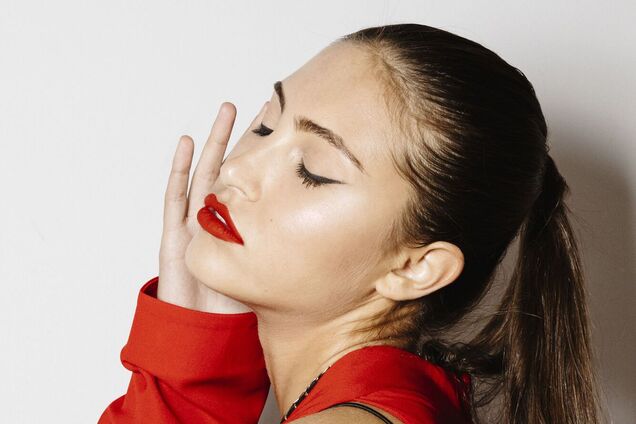 Визажист рассказала, как увеличить губы без уколов