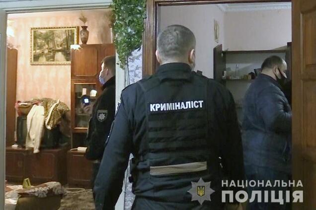 У Києві чоловік убив власну матір, а її речі здав у ломбард. Відео