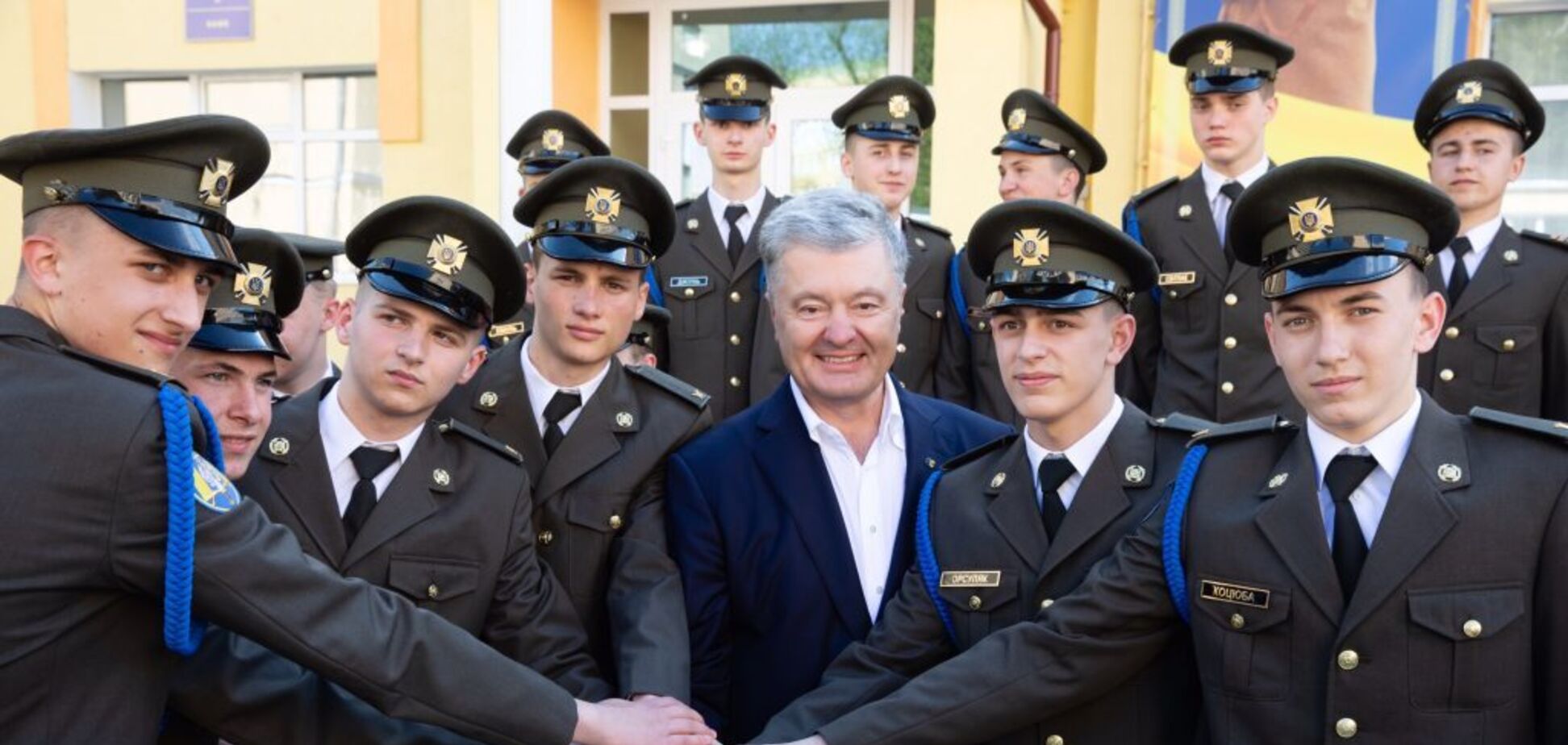 Порошенко – выпускникам лицея имени Героев Крут во Львове: вы обеспечиваете движение Украины в НАТО и ЕС