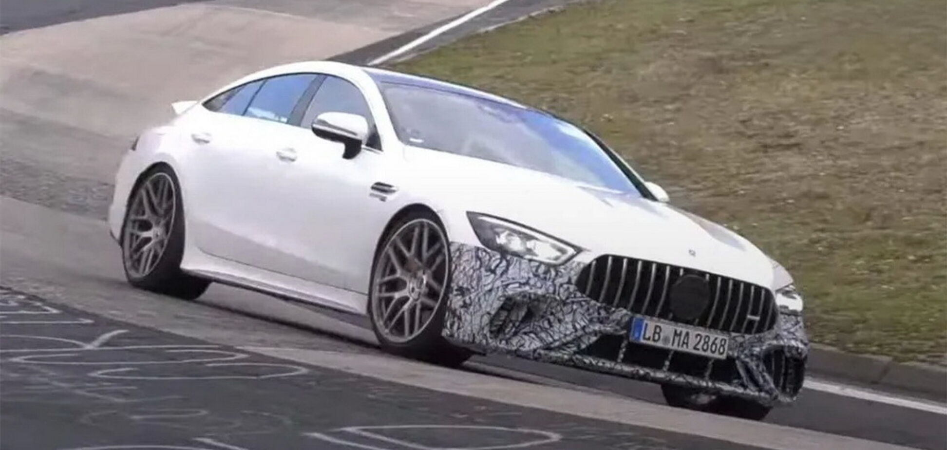 Прототип Mercedes-AMG GT 73e отметился на Нюрбургринге