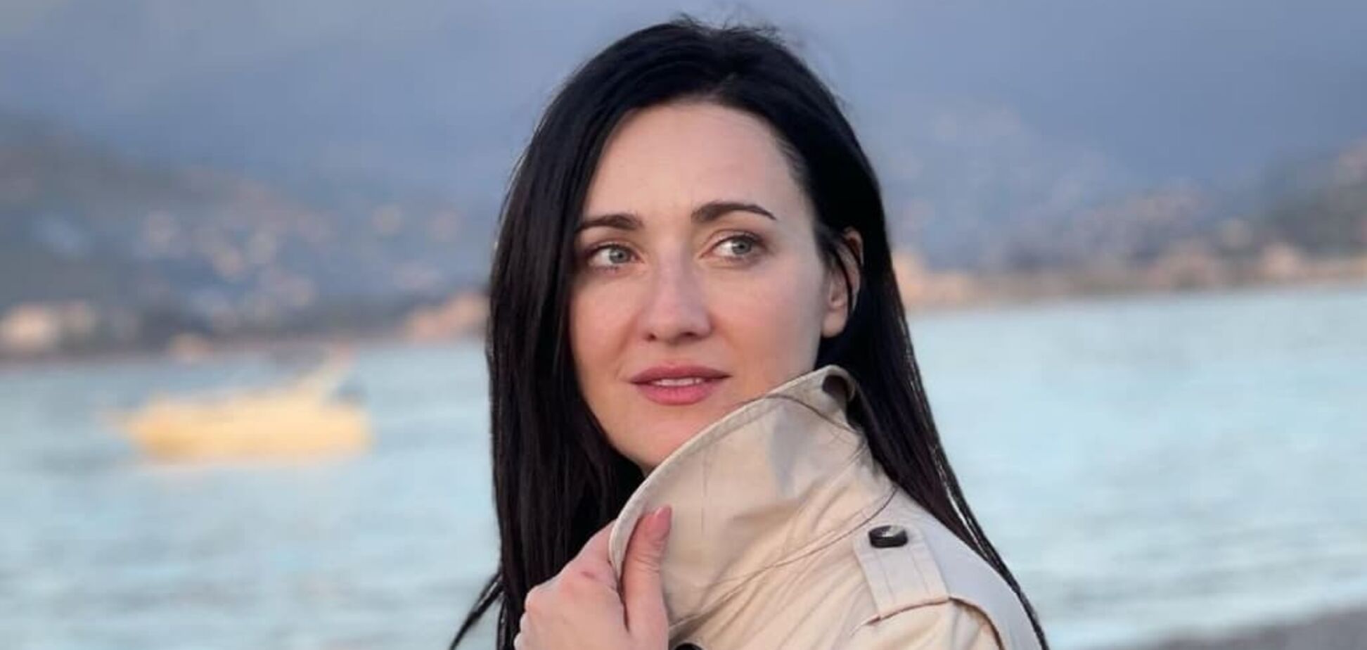 Вітвіцька з оголеними плечима влаштувала фотосесію в ліжку