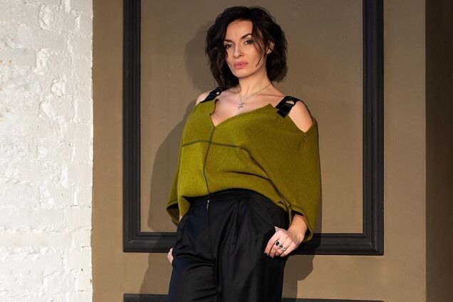 Мейхер показала стильный летний лук в цветочном платье. Фото