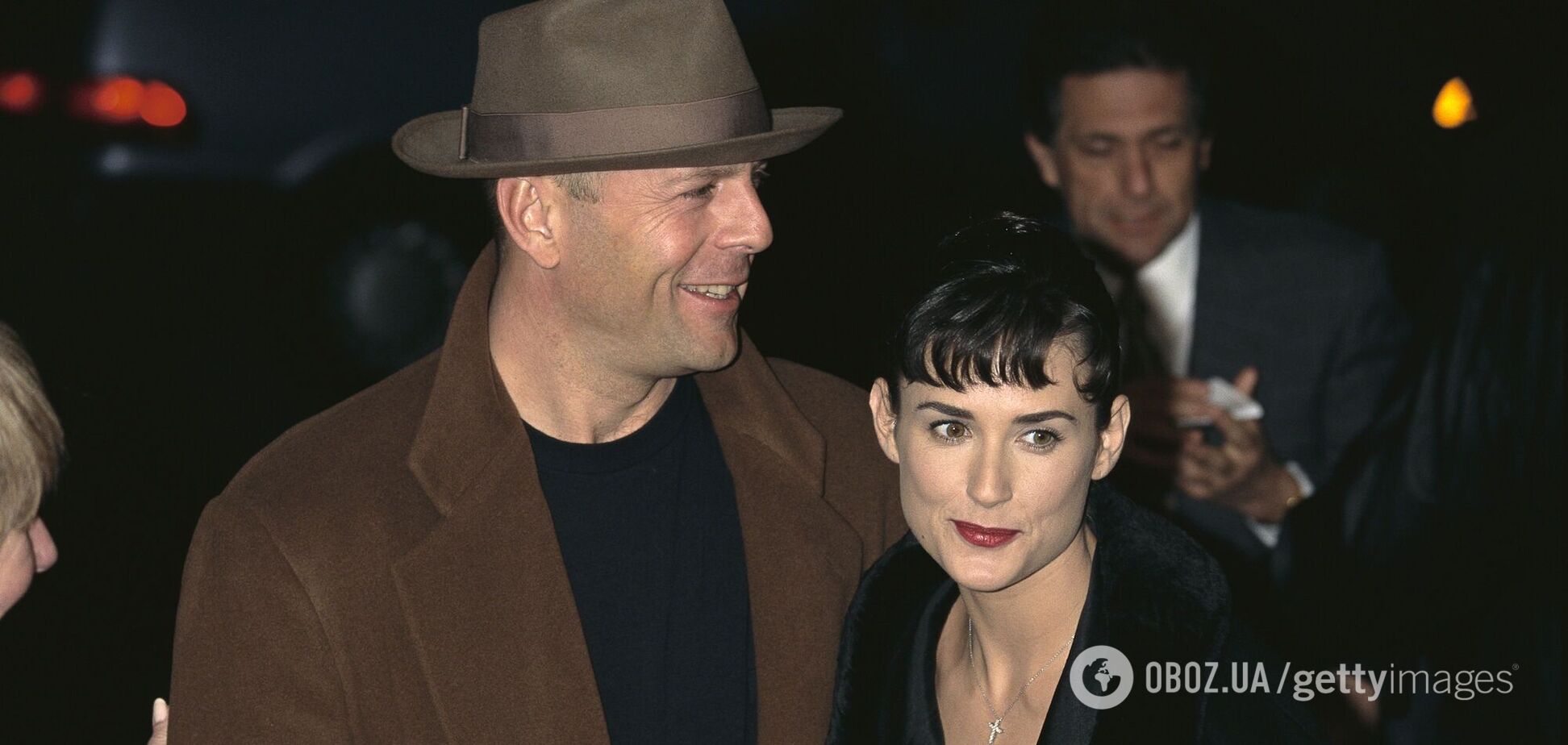 Мур и Уиллис позировали в крепких объятиях на отдыхе в 1991