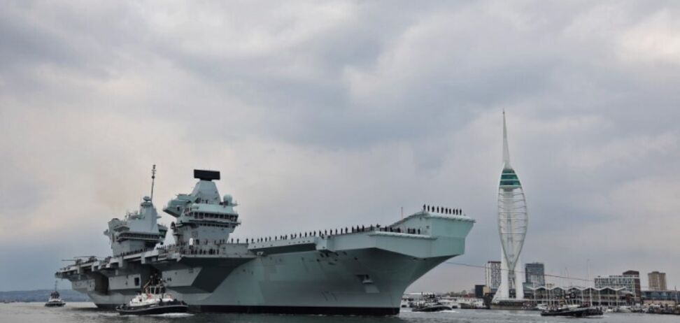 Новейший авианосец Великобритании вышел в первый поход и 2 корабля группировки зайдут в Черное море Новейший авианосец Великобритании вышел в первый поход и 2 корабля группировки зайдут в Черное море
