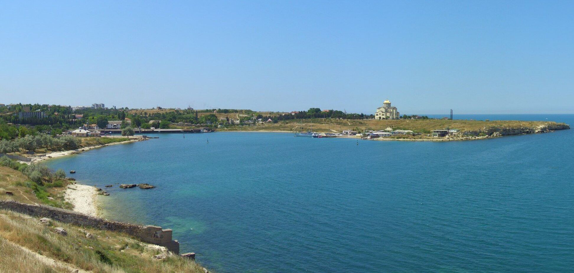 В Карантинной бухте в аннексированном Крыму произошел разлив топлива