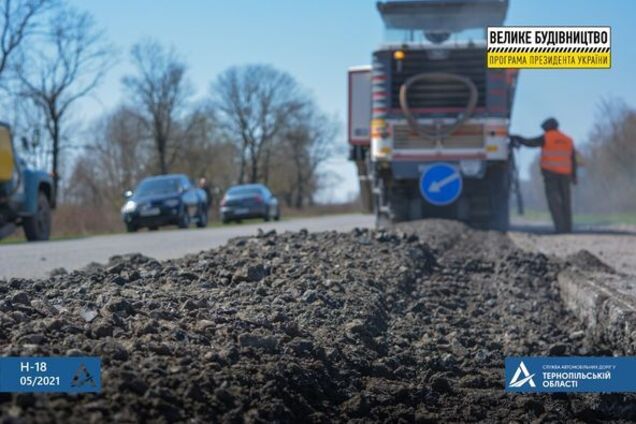 На Тернопільщині в межах 'Великого будівництва' Зеленського відремонтують 73 км дороги до Івано-Франківська