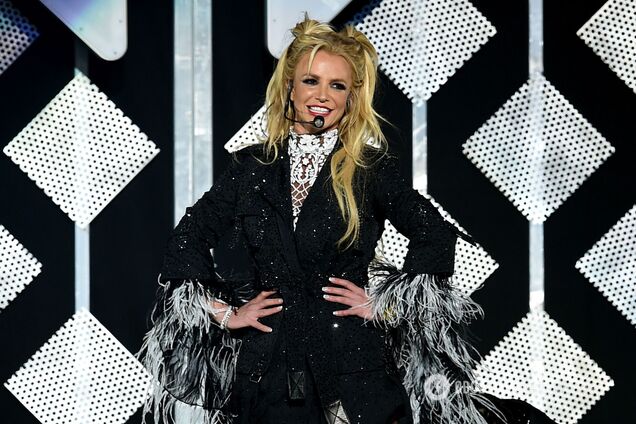 Бритни Спирс появилась в вышиванке