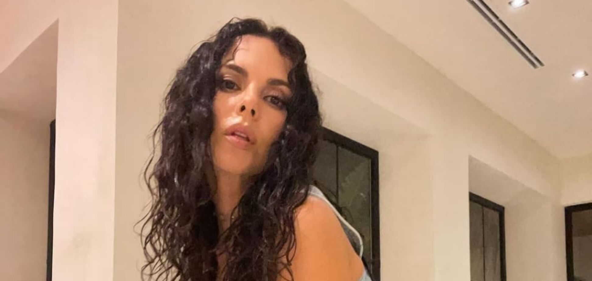 Каменских похвасталась загорелым телом в ярком бикини