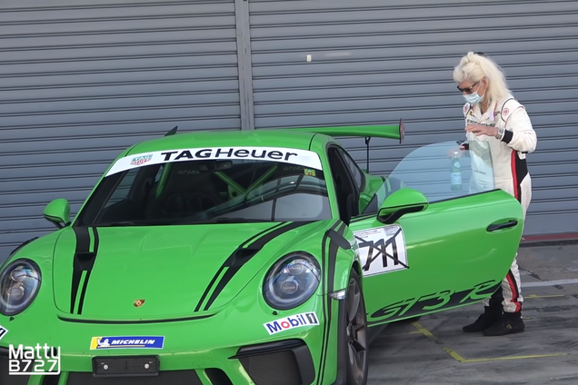 Бабушка-гонщица показала, как проходит гоночный трек на Porsche 911 GT3 RS  | Новости | OBOZ.UA