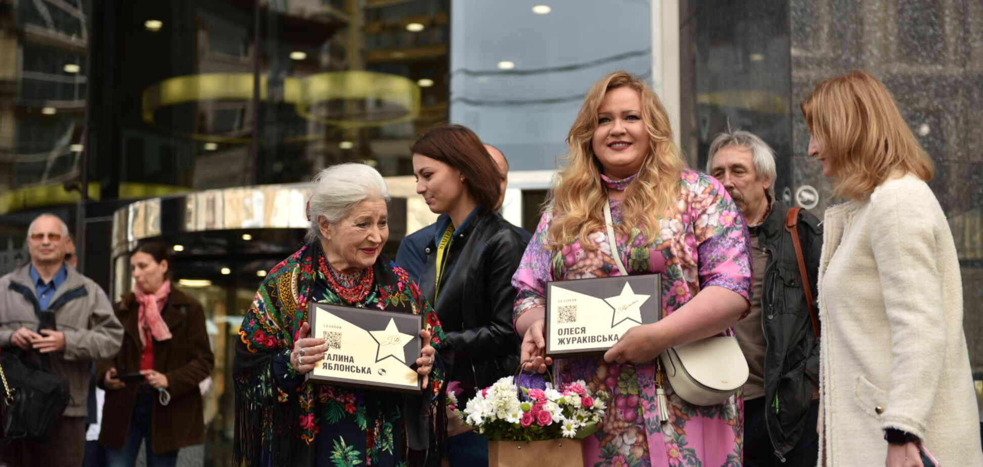 В Киеве на 'Площади звезд' открыли звезды Яблонской и Жураковской