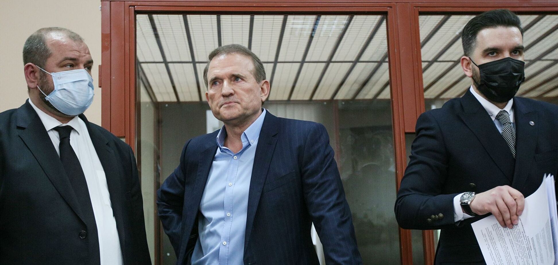 Суд весь день розглядав продовження домашнього арешту Медведчуку і переніс рішення: подробиці