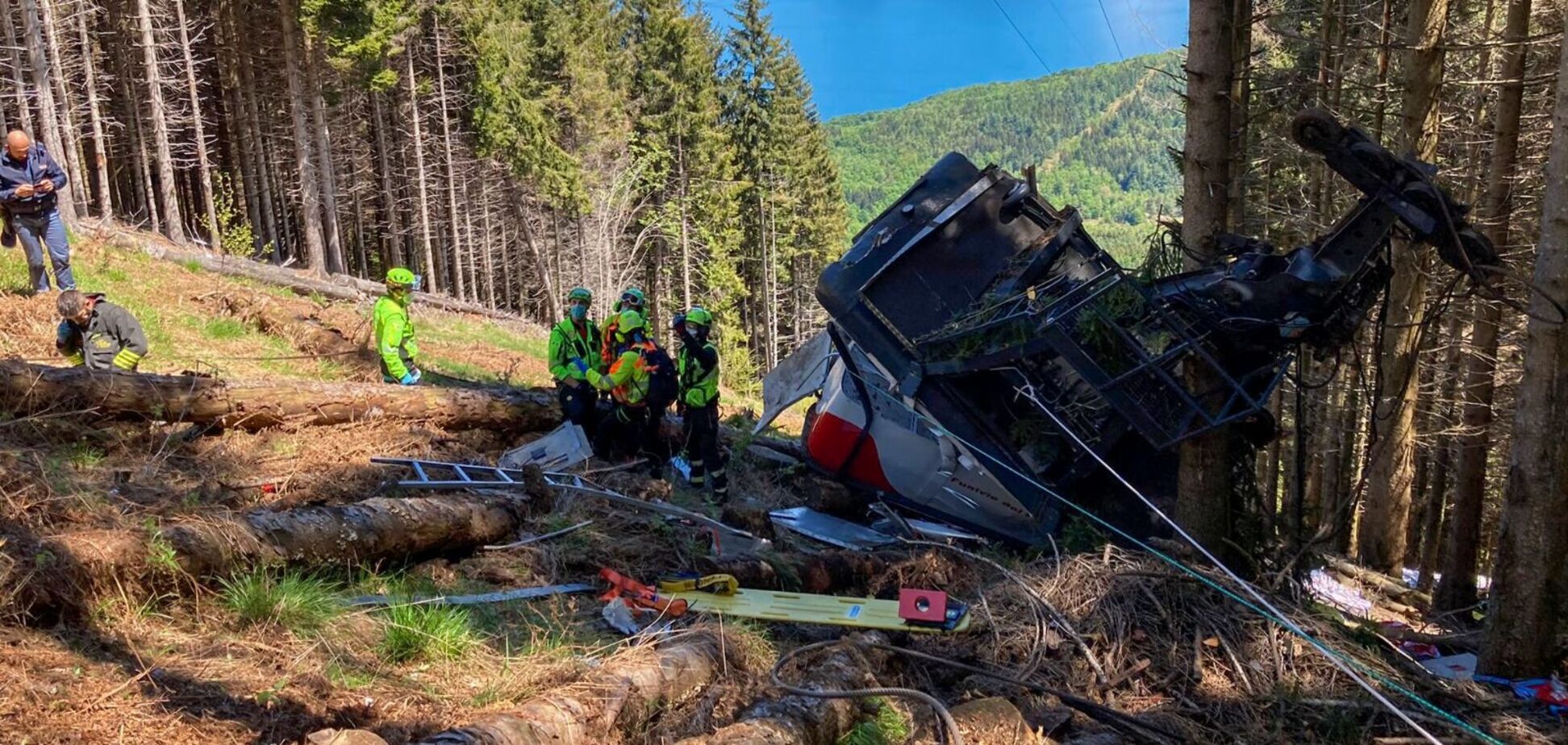 В Італії загинули 14 осіб під час аварії фунікулера. Фото та відео з місця трагедії