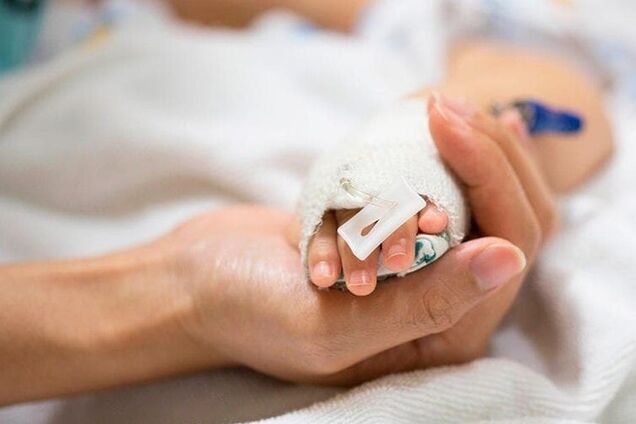 В Киеве 4-летний мальчик выпал из окна: у ребенка переломы и травмы. Фото