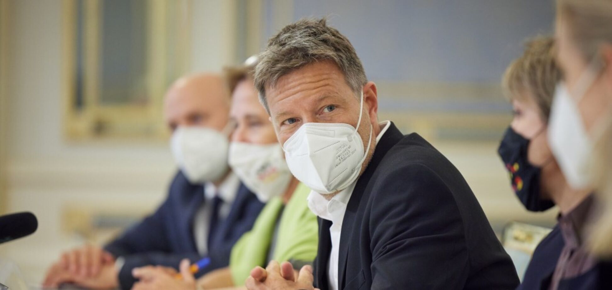 Сопредседатель партии 'Зеленых' Германии поддержал предоставление Украине оружия и высказался о ее вступлении в НАТО