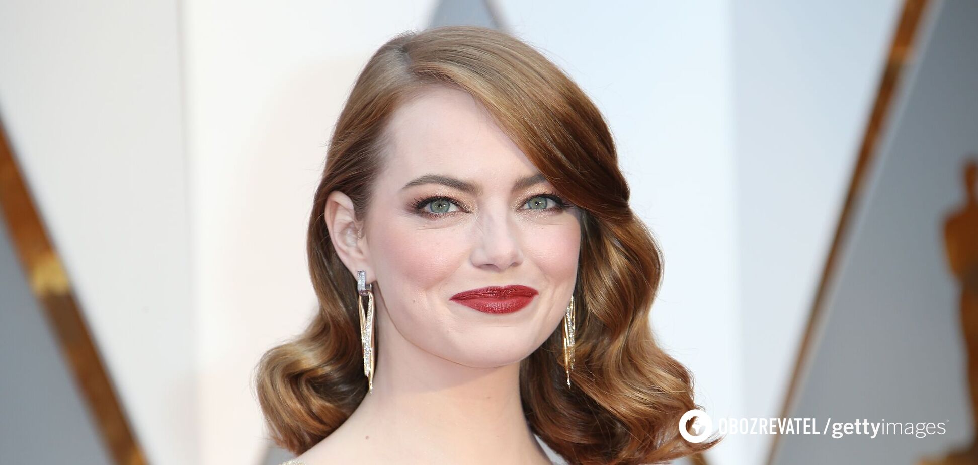 Эмма Стоун показала фото в бюстгальтере из гримерки