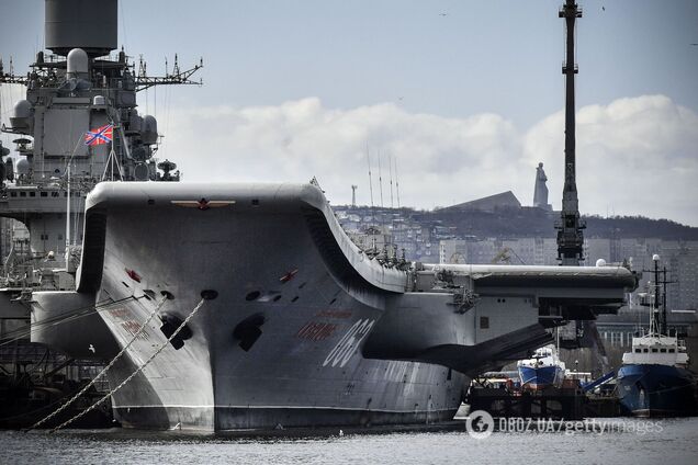 У Росії через проблеми перенесли спуск єдиного авіаносця