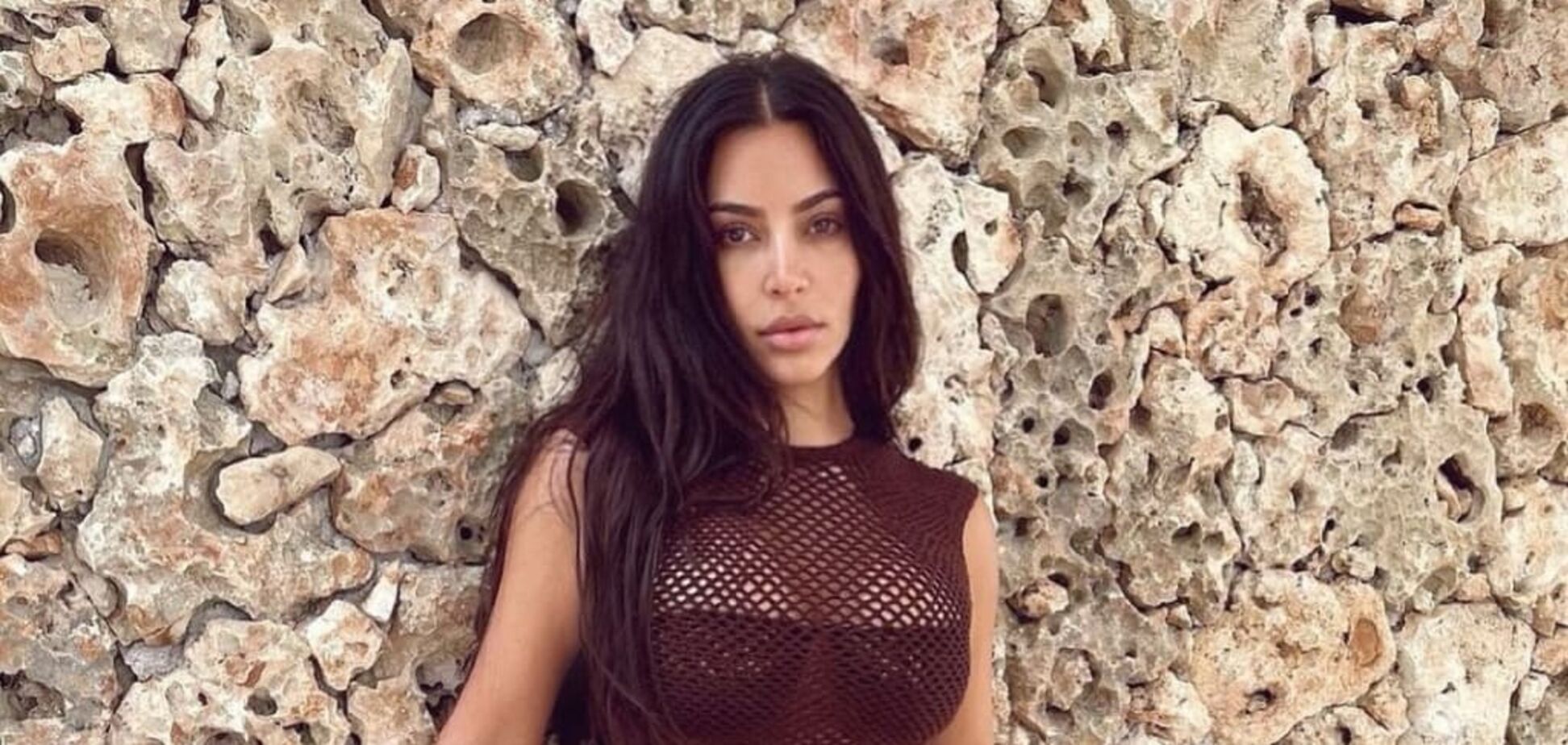 Кім Кардаш'ян засвітила фігуру в яскравому купальнику