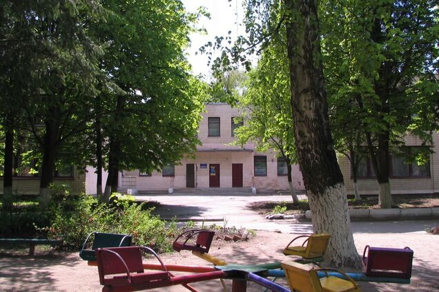 У Запоріжжі дитині, чия мама не здала гроші на ремонт, заборонили користуватися туалетним папером у дитсадку. Відео