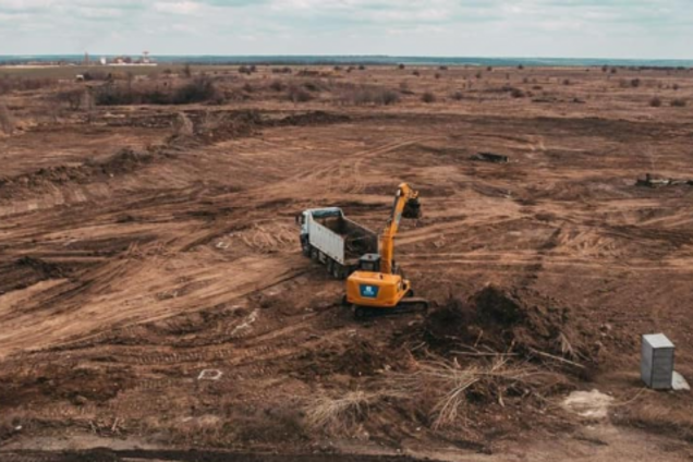 Політолог заявив, що 'слуга' Демченко збрехав щодо будівництва аеропорту в Дніпрі. Фото