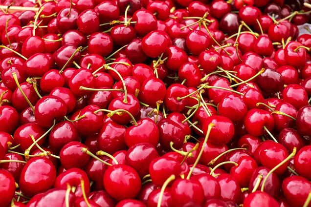 Цены на ягоды и фрукты в Украине в 2021-м вырастут