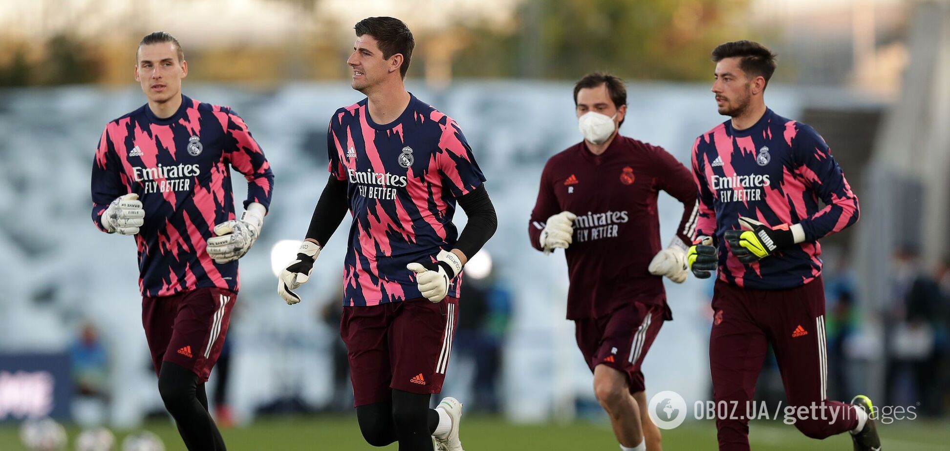 Андрій Лунін (зліва) є дублером Тібо Куртуа (другий зліва)