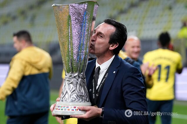Унаи Эмери с трофеем Лиги Европы