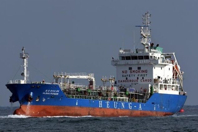 У Японському морі танкер зіткнувся з вантажним судном