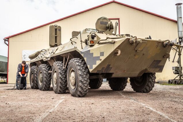 Украинский производитель устроил краш-тест с БТРом