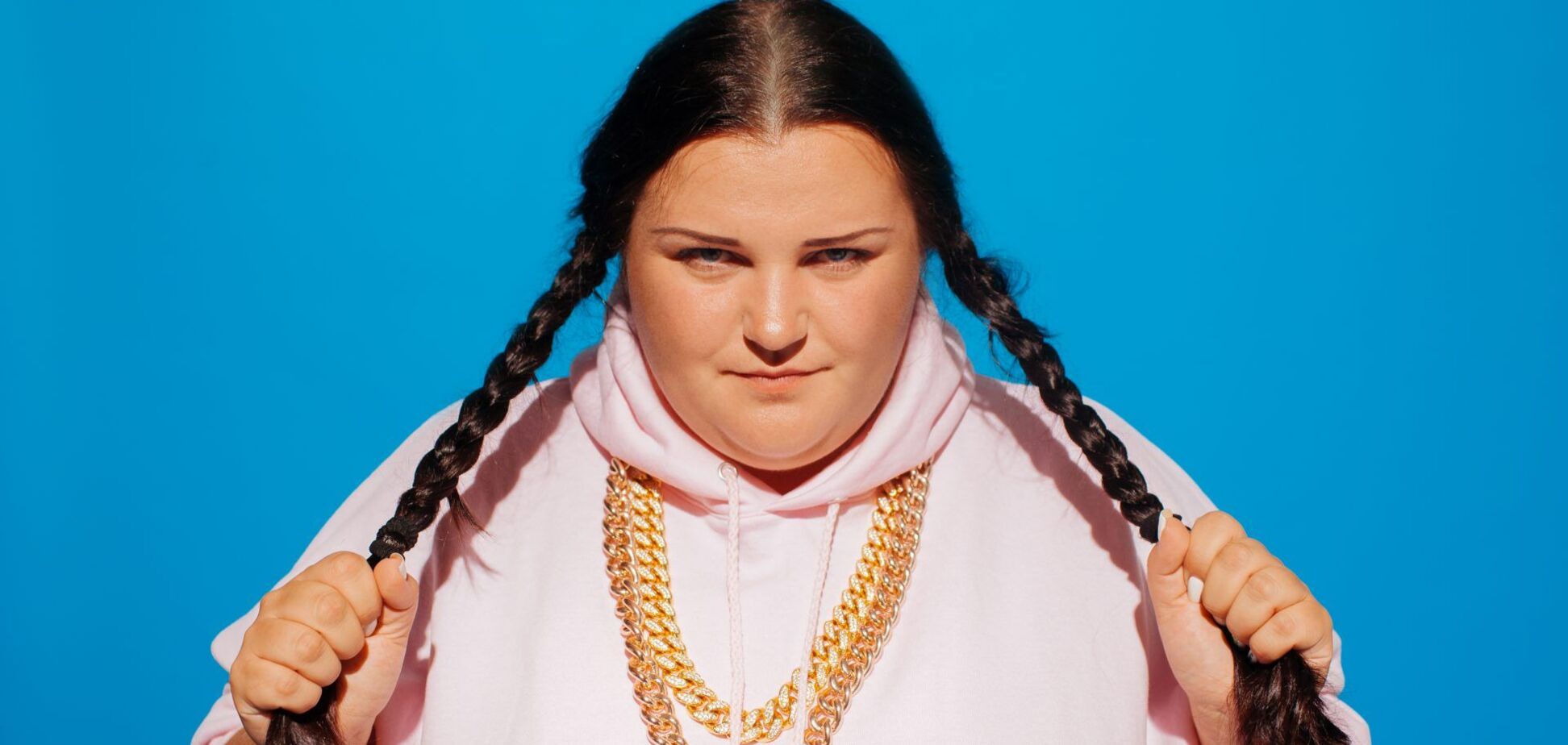 Alyona Alyona полностью обнажилась для новой пародии