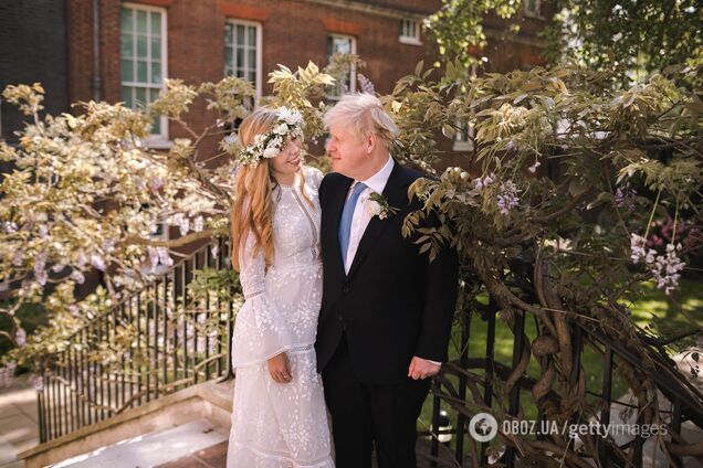 Стали відомі подробиці таємного весілля прем'єра Британії і його молодої подруги
