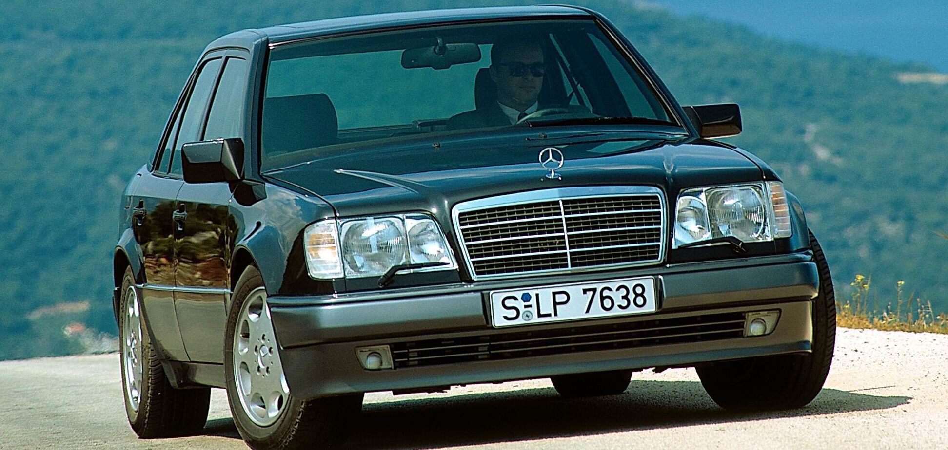 У Porsche відзначили 30-річчя Mercedes-Benz E500