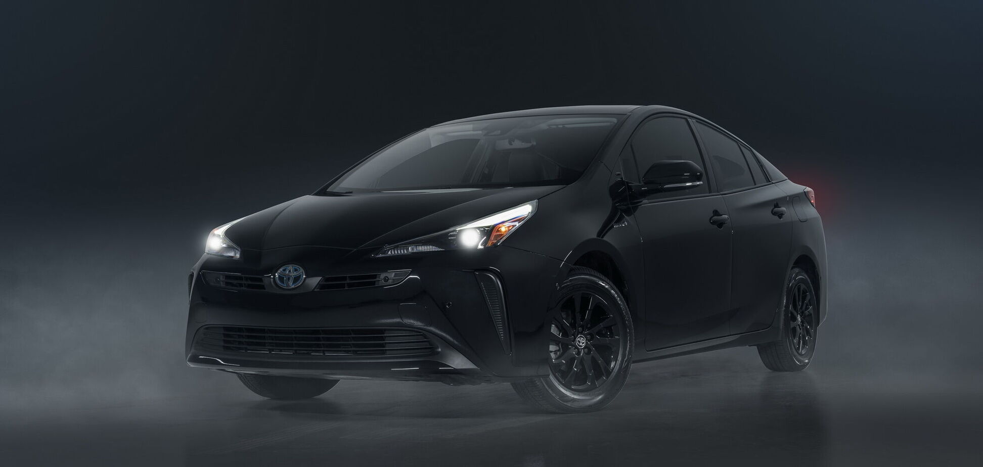 Toyota отправила Prius на темную сторону