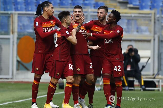 Игроки 'Ромы' празднуют гол