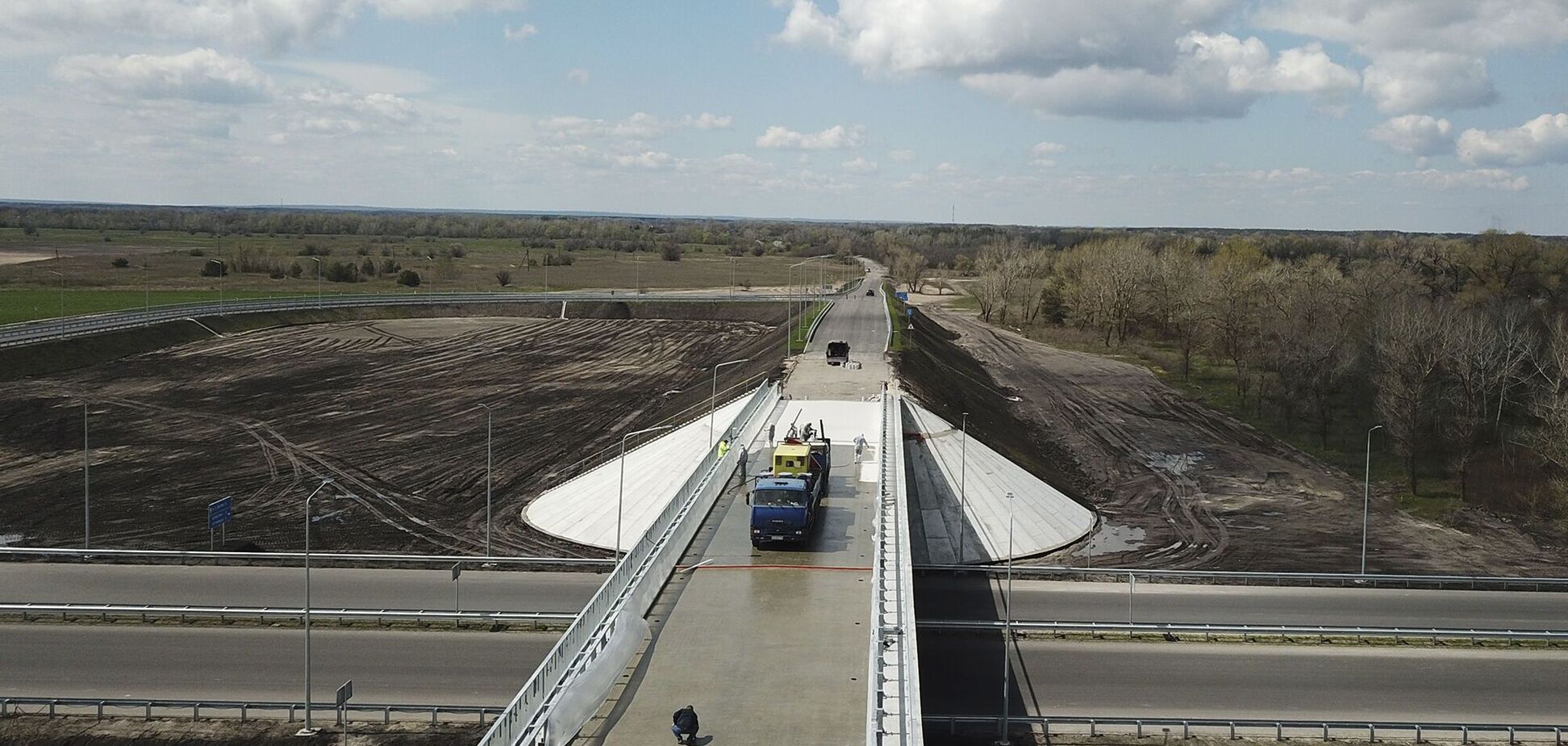 На трасі Дніпро – Решетилівка за програмою Зеленського 'Велике будівництво' уже звели мости і дворівневу розв’язку